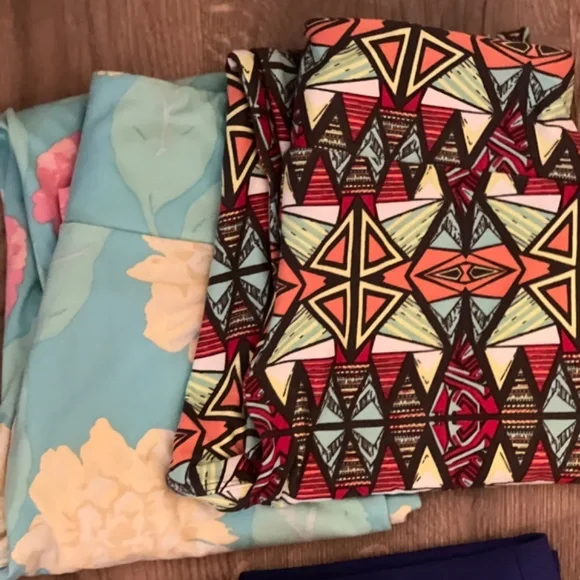 Lula Roe - Picture 3 of 5